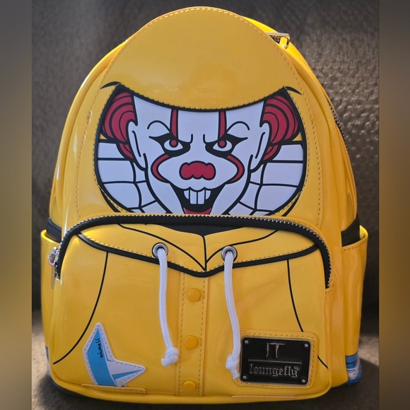 it pennywise mini backpack Raincoat Cosplay Glow Loungefly  Pop Collector / Magasin Funko Pop & Loungefly The pack features a huge main compartment with two zipper pulls Concept One IT Pennywise Mini